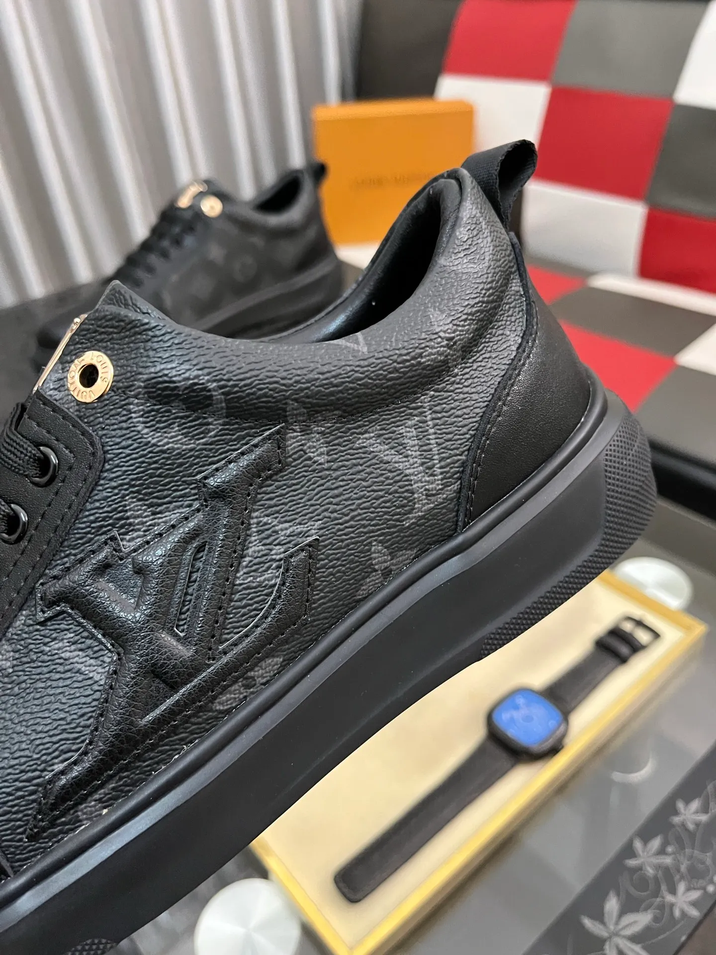 Men's shoes 💰400⌚️⌚️【LOUIS VUITTON】Same style as Louis Vuitton* official website 🚹Men's high-top casual shoes❤️Same style as popular celebrities and big names ~ Best-selling at home and abroad Lv focuses on the checkerboard series...Imported first-layer cowhide with special fabrics➕Full sheep leather lining➕Brand-specific hollow outsole💎Number: 38-443️⃣Colors available